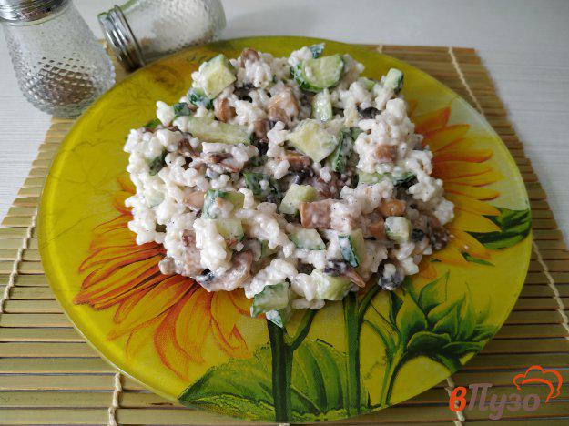 фото рецепта: Салат с рисом и жареными грибами