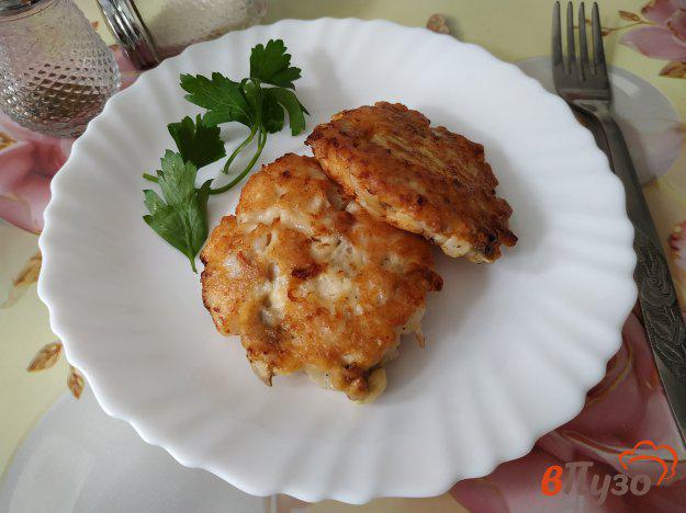 фото рецепта: Куриные котлеты рубленые с грибами и плавленым сыром