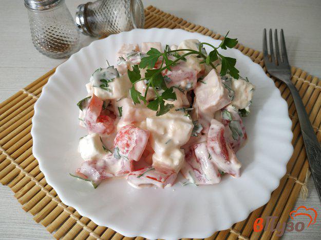 фото рецепта: Салат с ветчиной помидорами и сыром фета