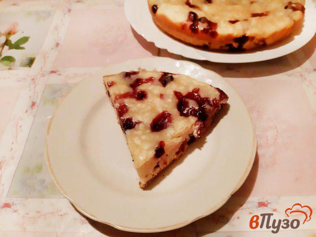 фото рецепта: Пирог со смородиной в мультиварке