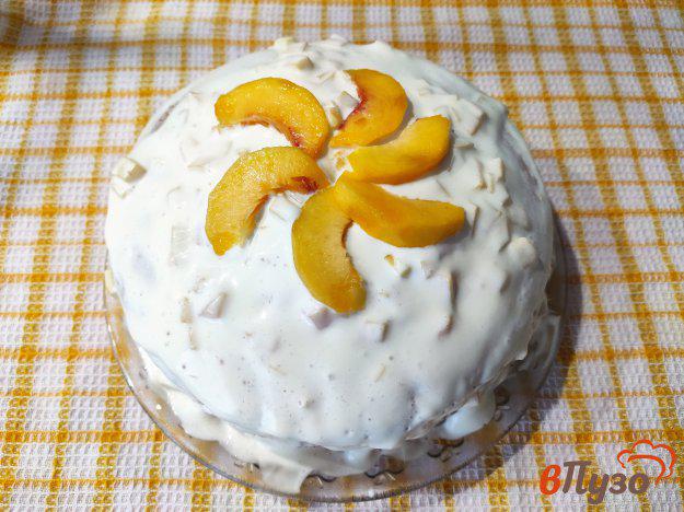 фото рецепта: Бисквитный торт с персиками