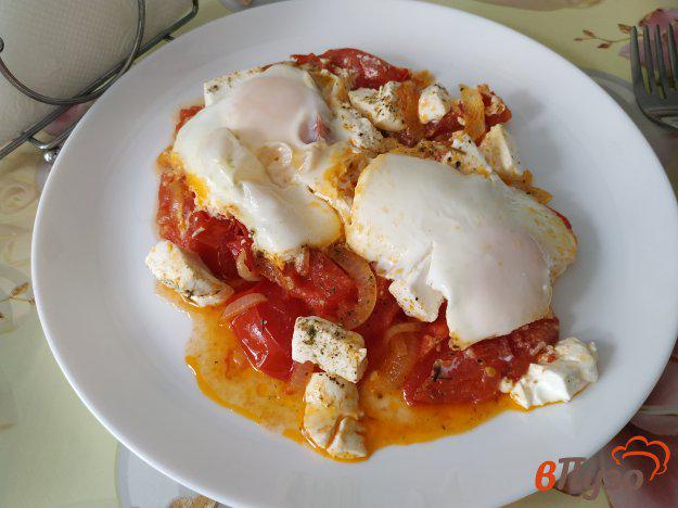 фото рецепта: Шакшука с помидорами и сыром фета