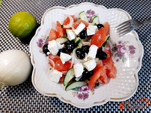 фото рецепта: Салат из овощей с маслинами и фетой