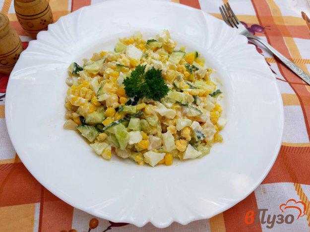 фото рецепта: Салат из морских гребешков с кукурузой
