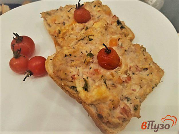фото рецепта: Горячие бутерброды с отварной курицей и плавленым сыром