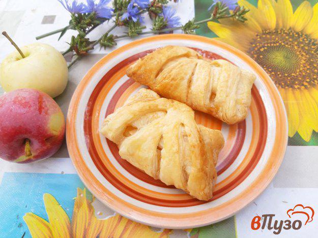 фото рецепта: Слоеные пирожки с яблоками