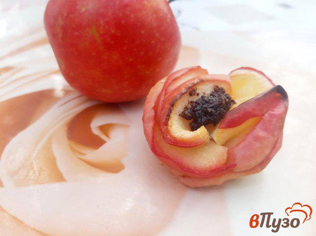 фото рецепта: Яблоки с маком в слоеном тесте