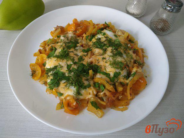 фото рецепта: Шакшука с помидорами луком и болгарским перцем