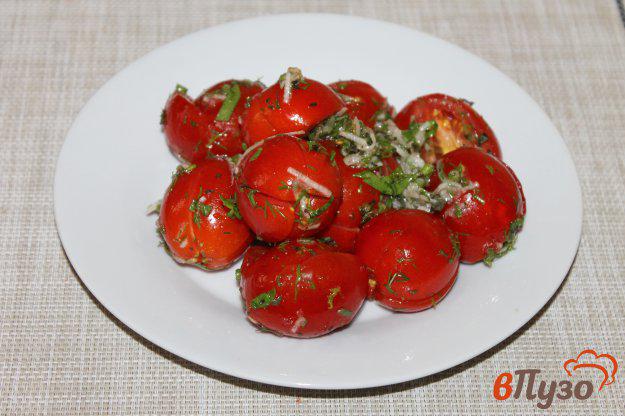 фото рецепта: Салат из помидоров черри зелени и чеснока