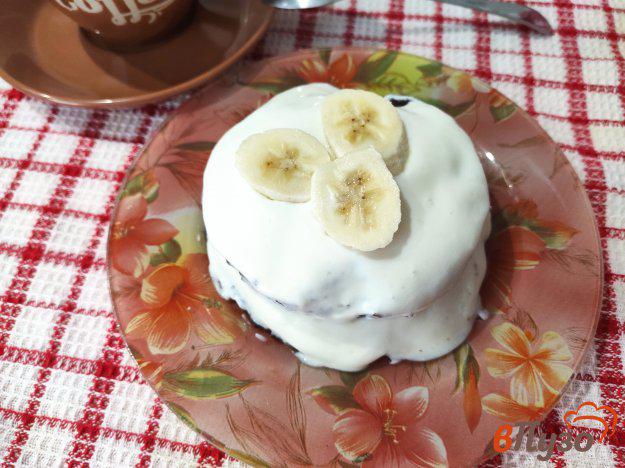 фото рецепта: Шоколадно-банановое пирожное с творожным кремом