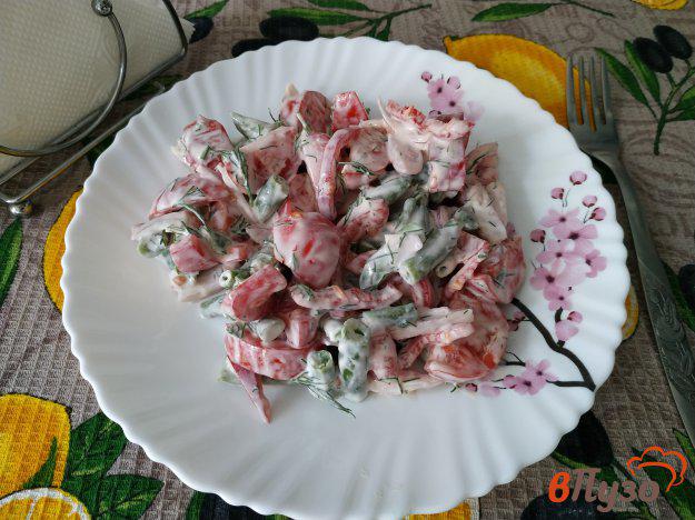 фото рецепта: Витаминный салат со сметаной и зеленью