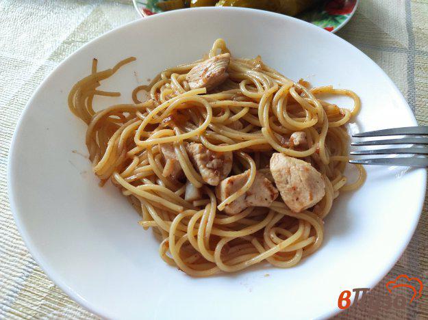 фото рецепта: Спагетти с курицей и кетчупом