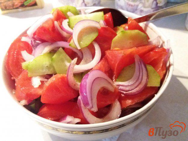 фото рецепта: Овощной салат с ялтинским красным луком
