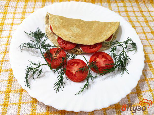 фото рецепта: Овсяно блин с плавленым сыром и помидором