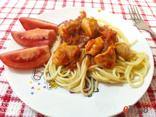 фото рецепта: Куриное филе с овощами и томатной пастой