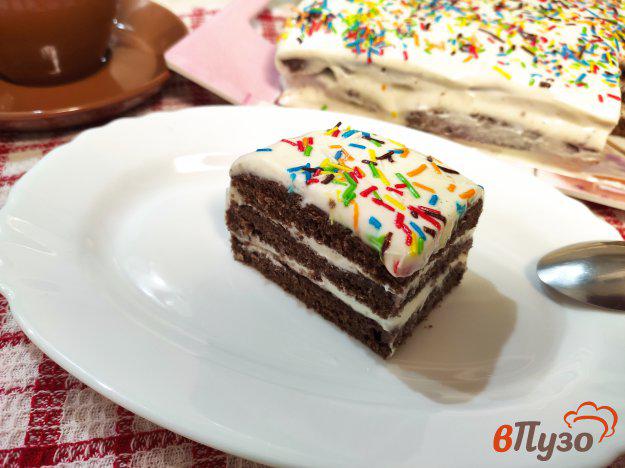 фото рецепта: Торт с шоколадными коржами и творожно сметанным кремом