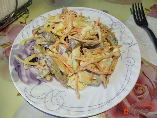 фото рецепта: Салат из печени с морковью по-корейски и маринованным луком