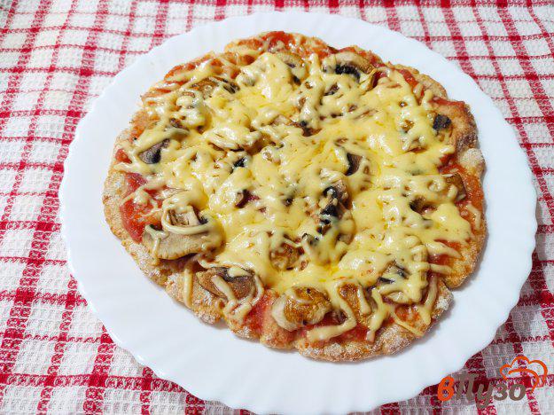 фото рецепта: Пицца на творожном тесте с шампиньонами