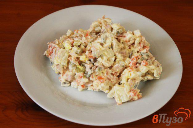 фото рецепта: Салат с копченым куриным филе и белыми грибами