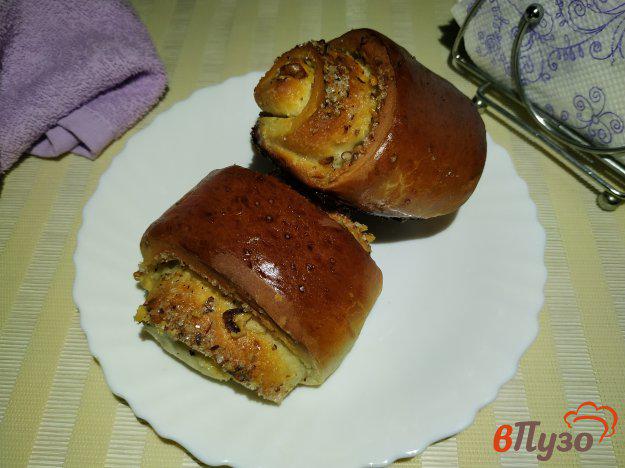 фото рецепта: Сдобные булочки с сахаром и грецкими орехами