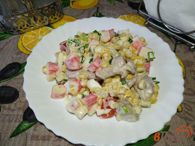 фото рецепта: Салат из крабовых палочек и куриного филе