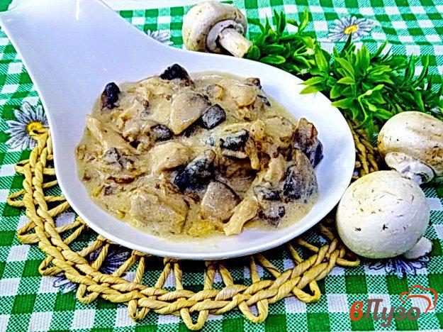 фото рецепта: Подлива с грибами и сливками на курином бульоне