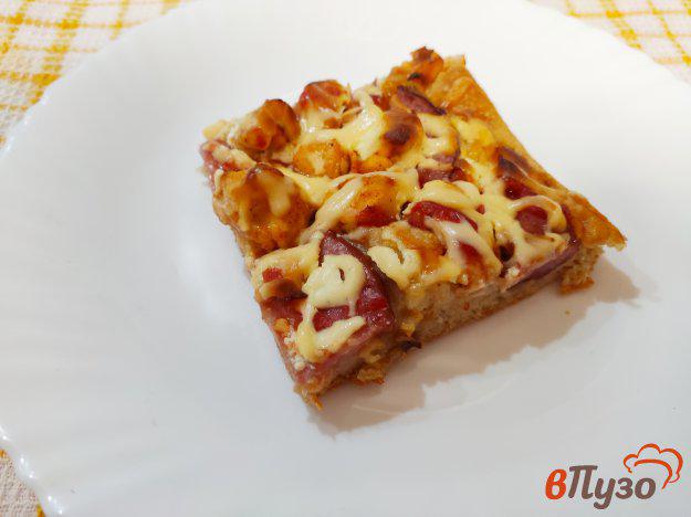 фото рецепта: Пицца на дрожжевом тесте с курицей и колбасой