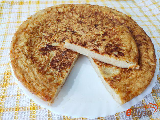 фото рецепта: Пирог с творогом и сыром на сковороде
