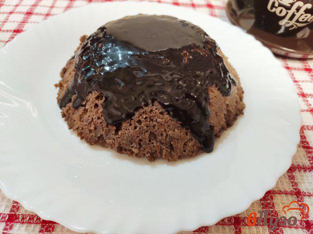 фото рецепта: Шоколадный пирог с вишней в микроволновке