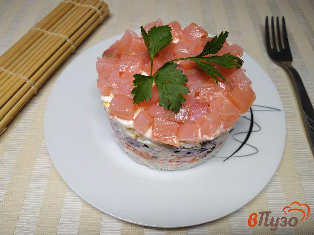 фото рецепта: Слоёный салат со слабосоленым лососем