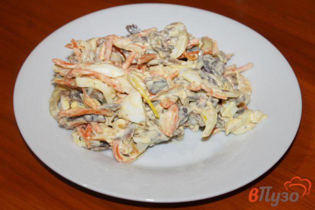 фото рецепта: Салат из отварных куриных желудков с морковью и яйцом