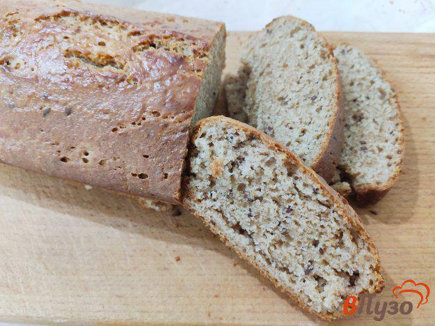 фото рецепта: Хлеб на кефире и соде с цельнозерновой мукой и семенами льна