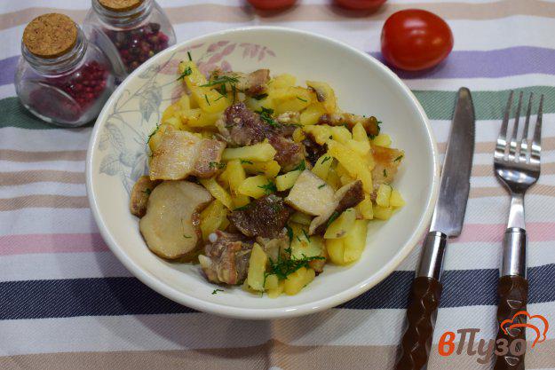 фото рецепта: Жареная картошка с грибами и свининой