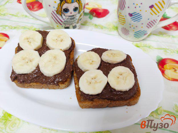 фото рецепта: Сладкие бутерброды с шоколадной намазкой и бананом