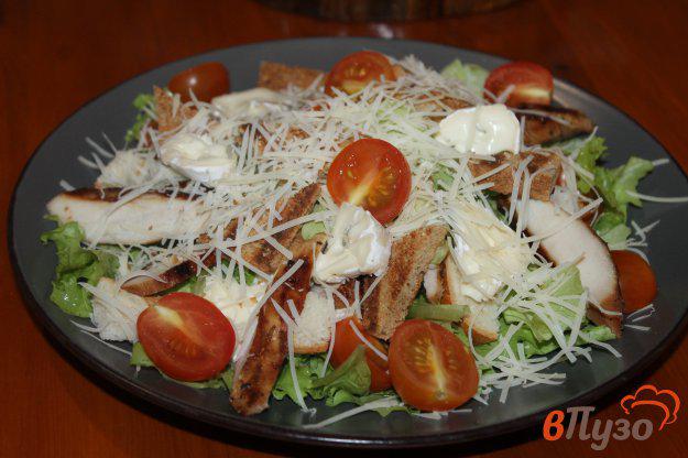 фото рецепта: Салат с куриным филе, сыром и помидорами