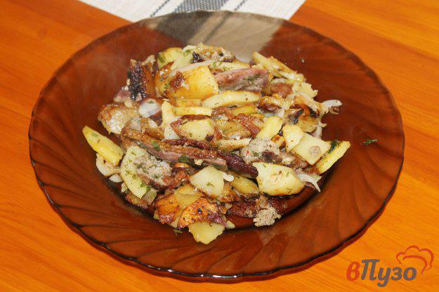 фото рецепта: Жареный картофель с копченой утиной грудкой и луком