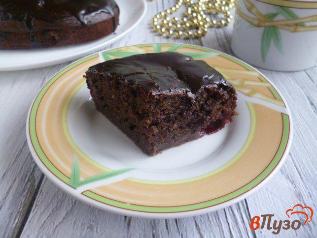 фото рецепта: Шоколадный пирог на кефире с вишней