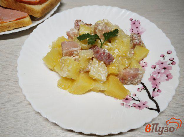 фото рецепта: Картофель со свиной грудинкой запечённая в горшочке
