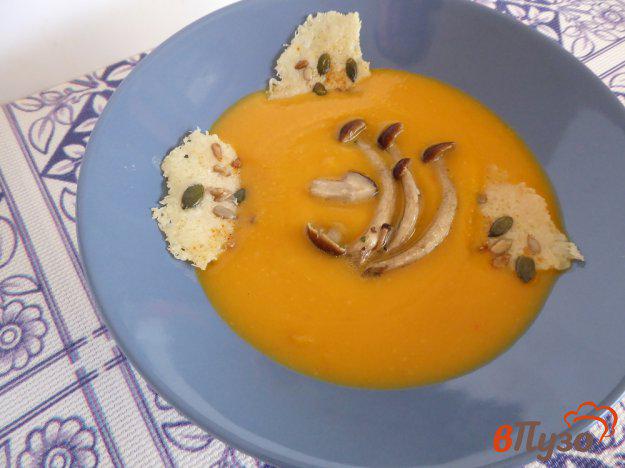 фото рецепта: Крем-суп тыквенный со свежими грибами и сладким перцем
