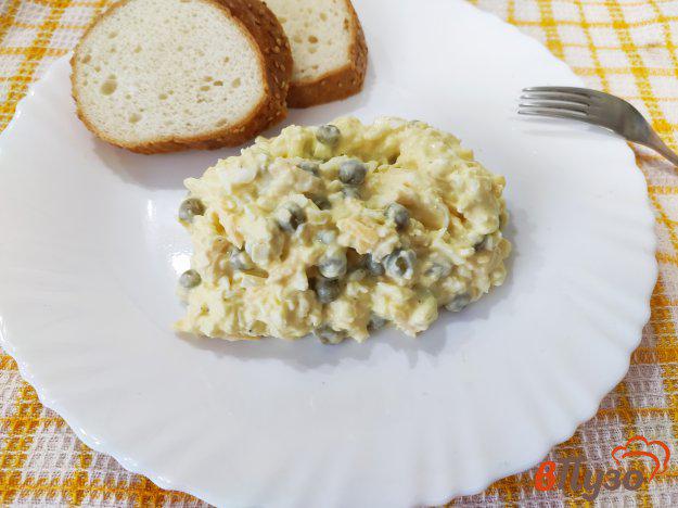 фото рецепта: Яичный салат с сыром и горошком