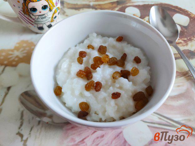 фото рецепта: Молочная рисовая каша с изюмом