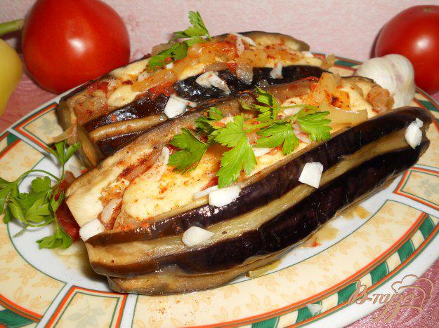 фото рецепта: Баклажаны фаршированные овощами и сыром