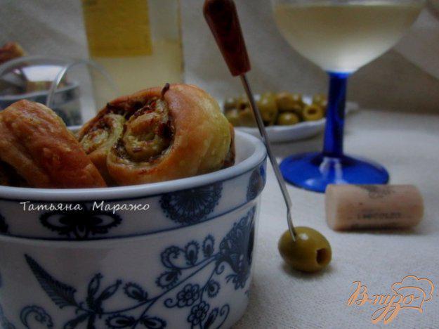 фото рецепта: Закусочные ушки с оливками
