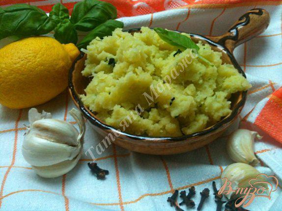 фото рецепта: Давленый картофель с базиликом и лимоном