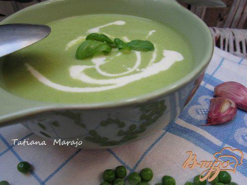 фото рецепта: Суп-пюре из зеленого горошка и моцареллы