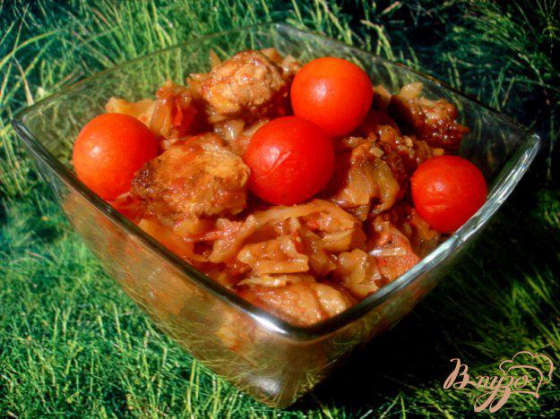 фото рецепта: Капуста тушёная со свининой и томатом