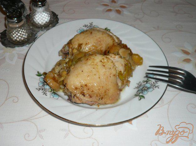 фото рецепта: Курица с луком пореем