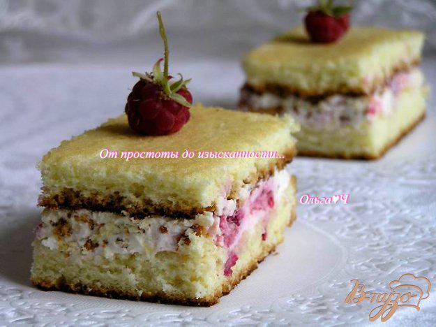 фото рецепта: Бисквитное пирожное с малиной