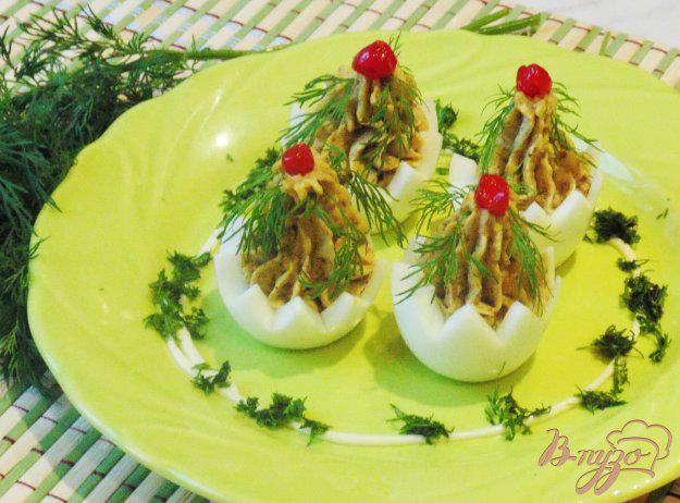 фото рецепта: Фаршированные яйца к Новогоднему столу.