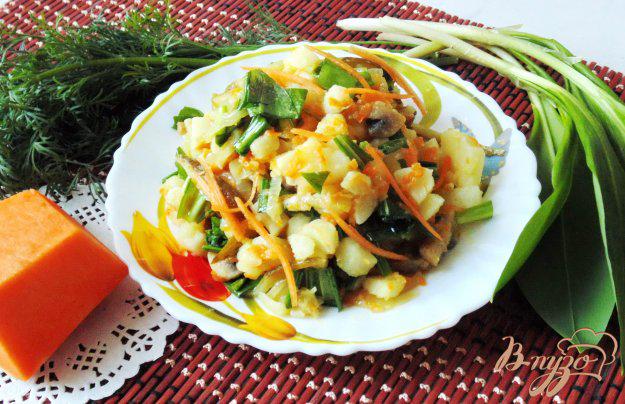 фото рецепта: Салат с черемшой, тыквой и шампиньонами